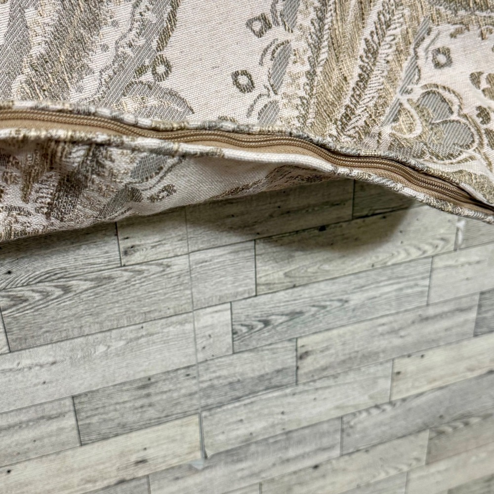 4-Custom Jacquard Paisley Pillow Covers Sz-18 x 18 Gold, Silver, Ivory Neutrals - Picture 7 of 10